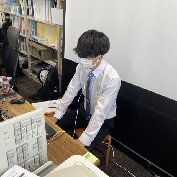 学会発表中の布野君